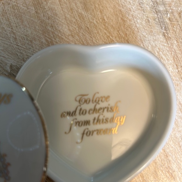 VINTAGE | Romantic Heart-Shaped Ceramic Jewelry Box with Floral Design - Picture 4 of 12